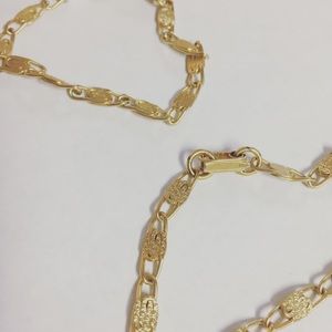 Gold dainty braclets
